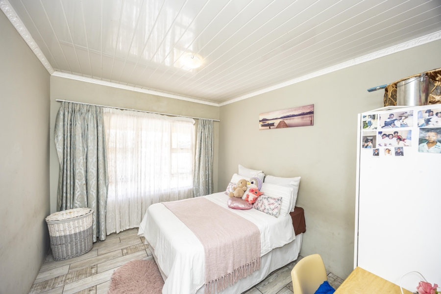 5 Bedroom Property for Sale in Summerpride Eastern Cape